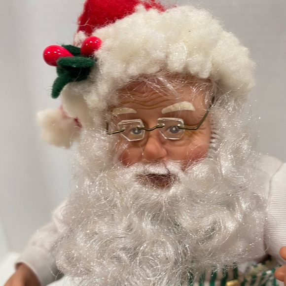 Vintage 1993 Santa’s Workshop Lighted Musical by Holiday Creations - Picture 3 of 14